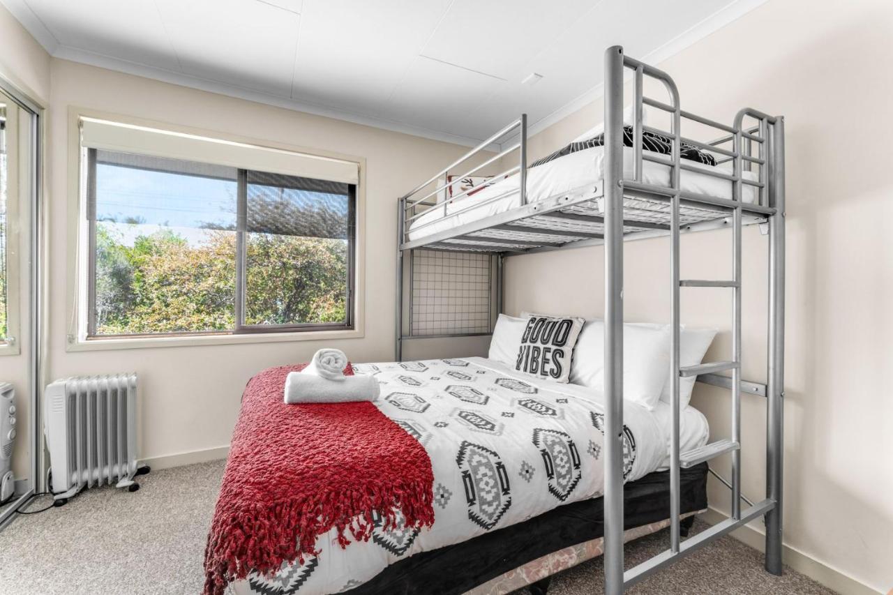 Lakeside Townhouse - 2br Modern Townhouse L Views L Balcony L Walking Distance To Town