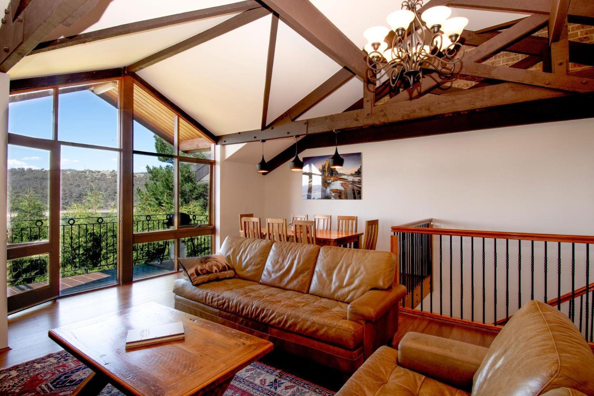 Heidelburg 3 Of 6 Banjo Patterson Crescent * Jindabyne
