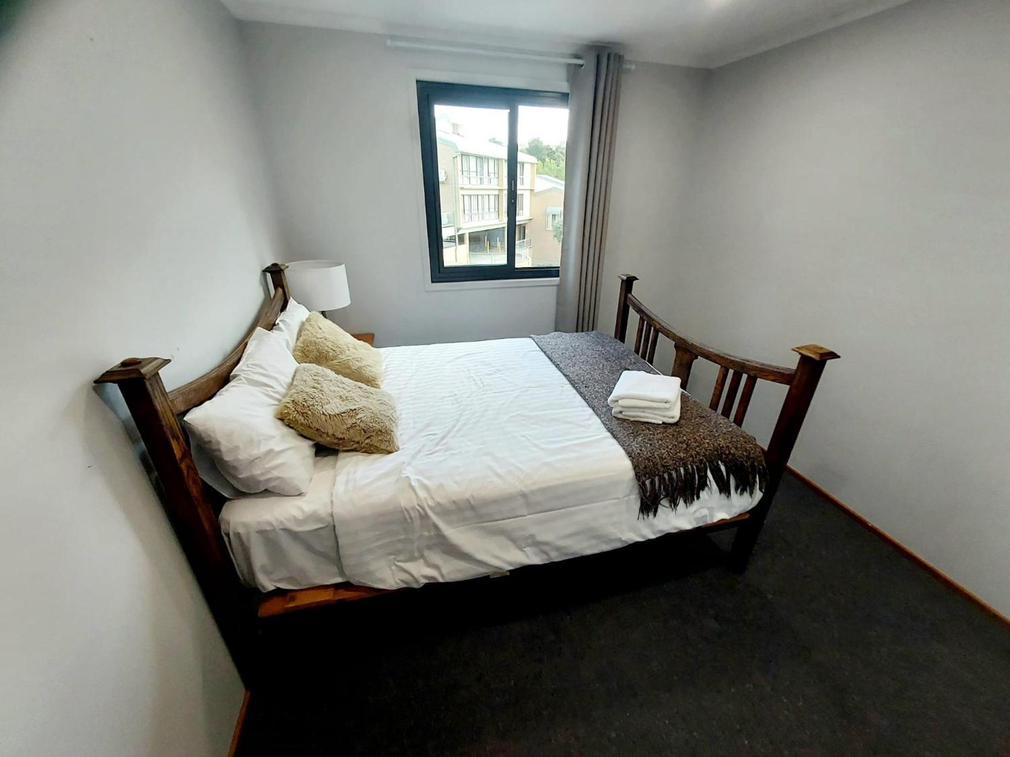 Huge Home, 9 Bed, 6 Bath, Sleeps 22, Location, Walk To Shops Holiday home Jindabyne