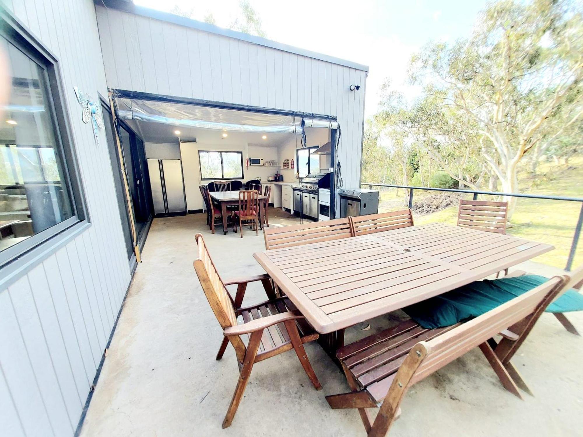 Huge Home, 9 Bed, 6 Bath, Sleeps 22, Location, Walk To Shops *