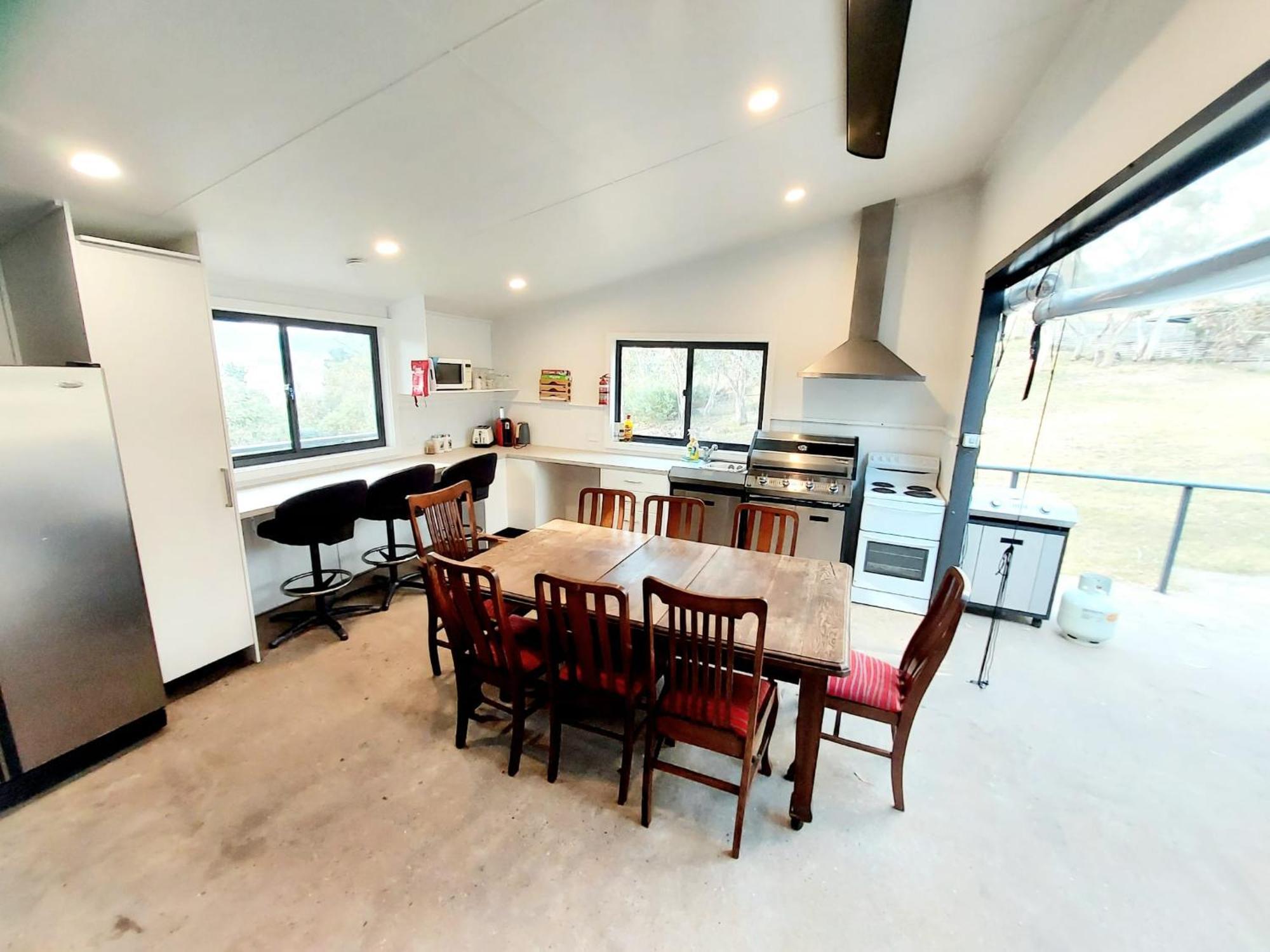 Huge Home, 9 Bed, 6 Bath, Sleeps 22, Location, Walk To Shops *
