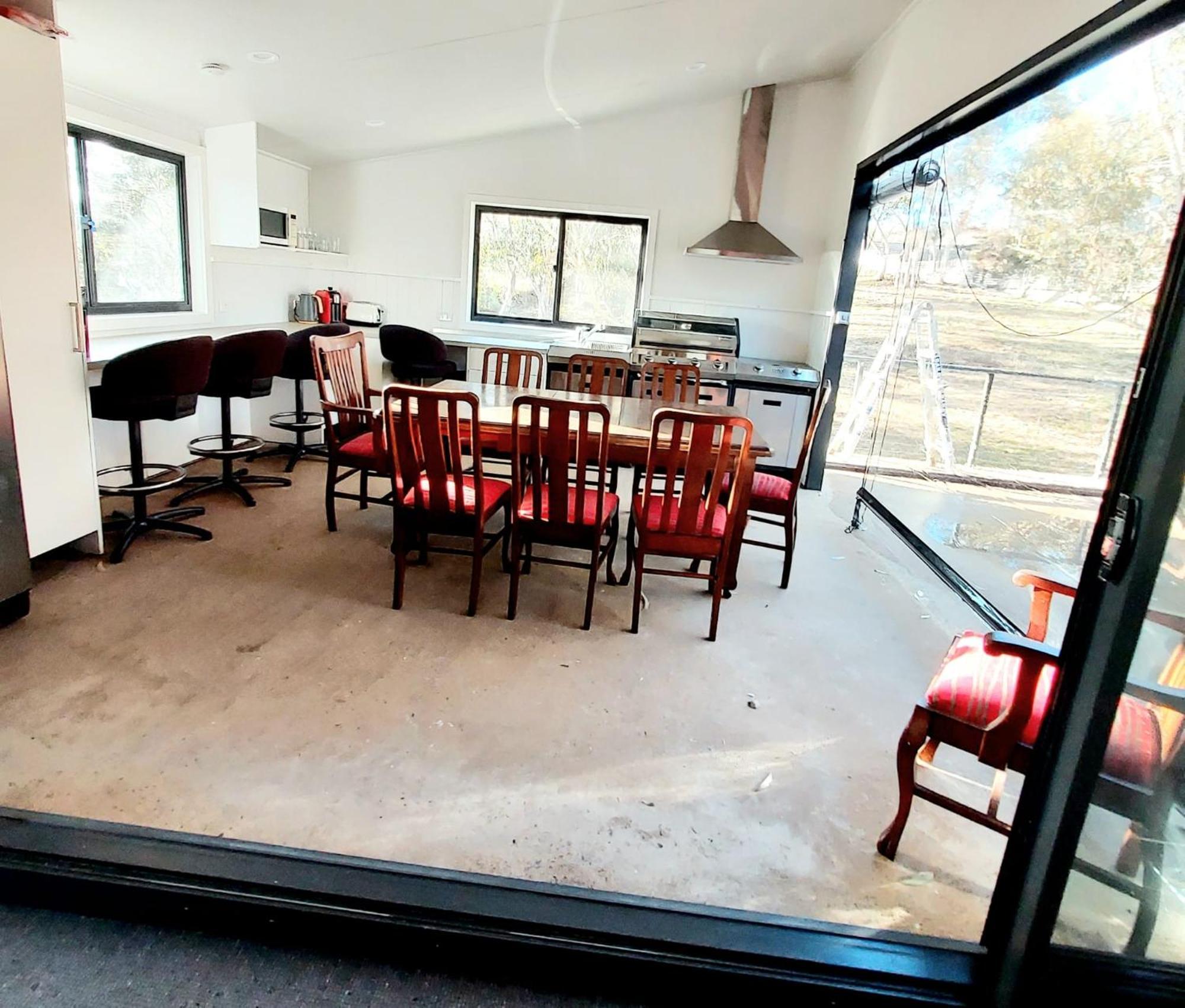 Huge Home, 9 Bed, 6 Bath, Sleeps 22, Location, Walk To Shops Holiday home Jindabyne