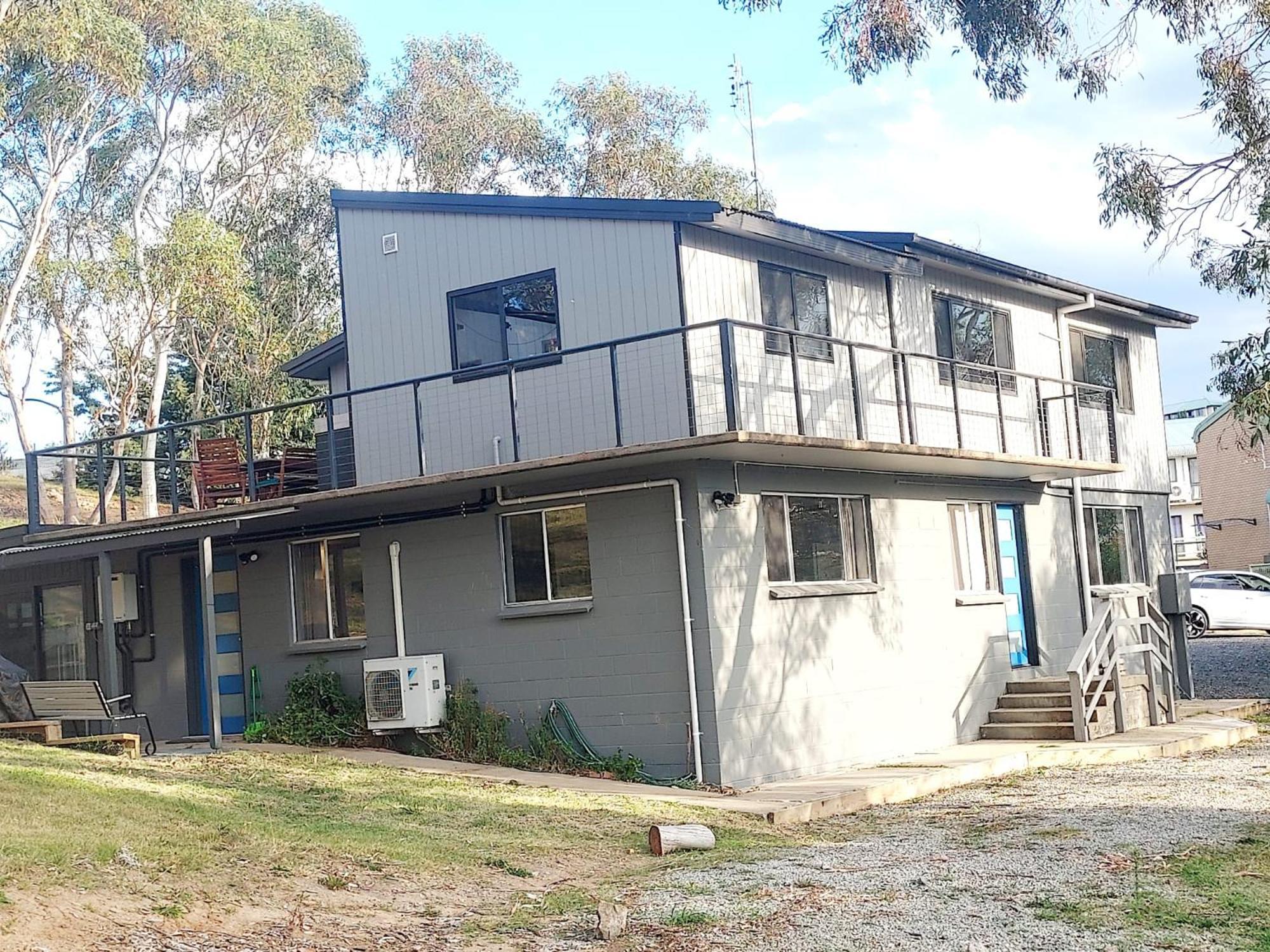 Huge Home, 9 Bed, 6 Bath, Sleeps 22, Location, Walk To Shops Holiday home *