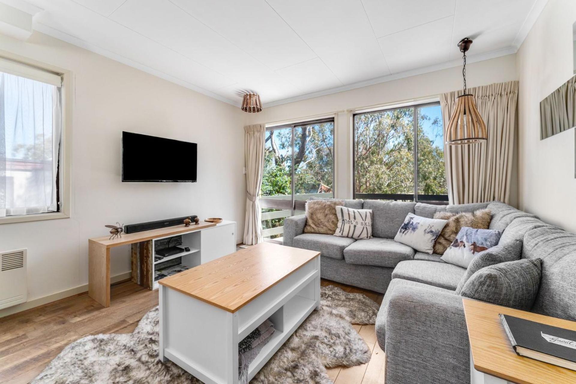Lakeside Townhouse - 2br Modern Townhouse L Views L Balcony L Walking Distance To Town Holiday home *