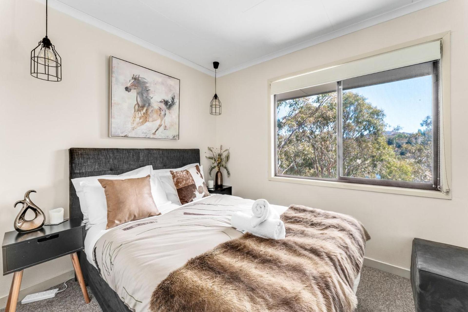 Lakeside Townhouse - 2br Modern Townhouse L Views L Balcony L Walking Distance To Town * Jindabyne