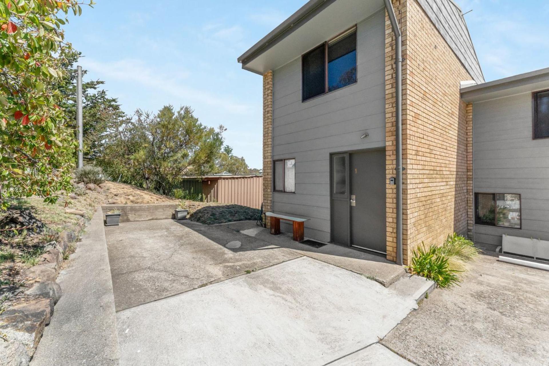 Lakeside Townhouse - 2br Modern Townhouse L Views L Balcony L Walking Distance To Town Jindabyne