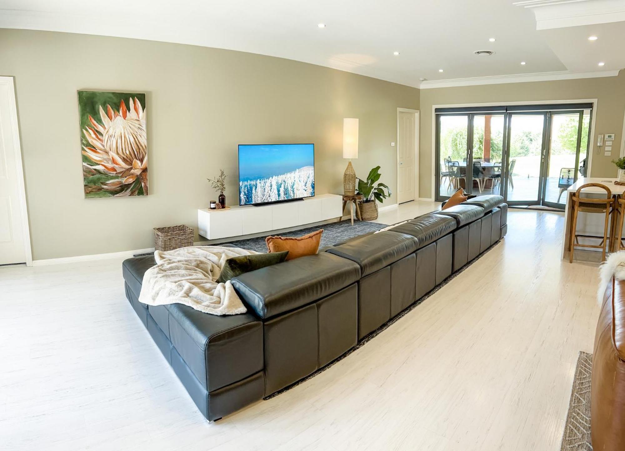 Hamilton House - Snowy Mountain Luxury Villa *