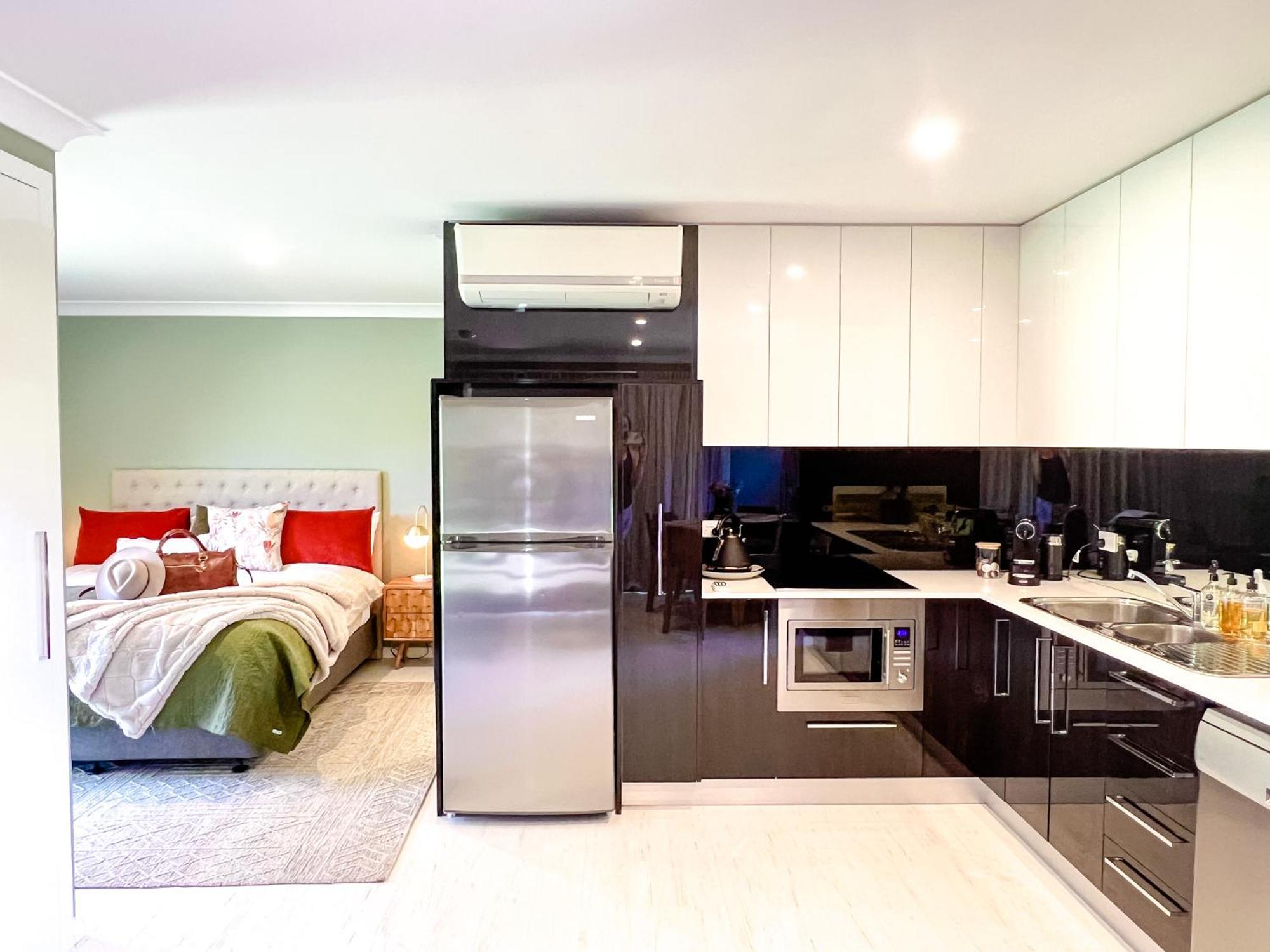 Hamilton House - Snowy Mountain Luxury Villa *