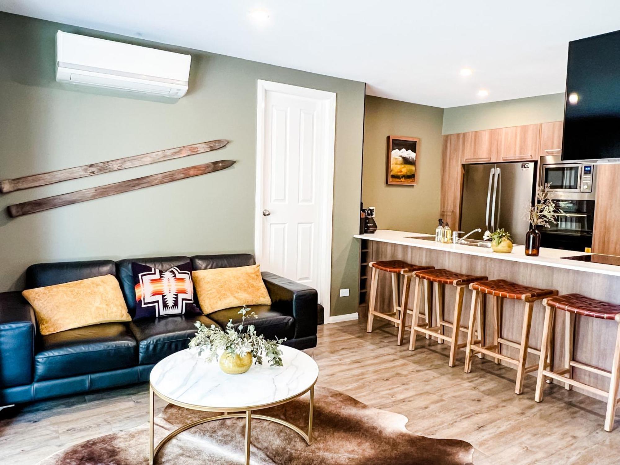 Hamilton House - Snowy Mountain Luxury Villa *