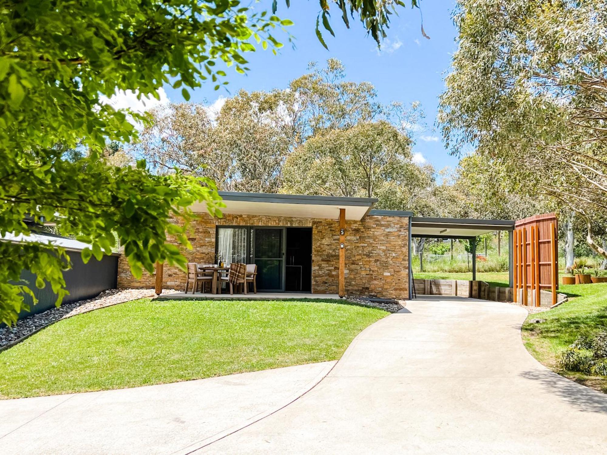 Hamilton House - Snowy Mountain Luxury Villa