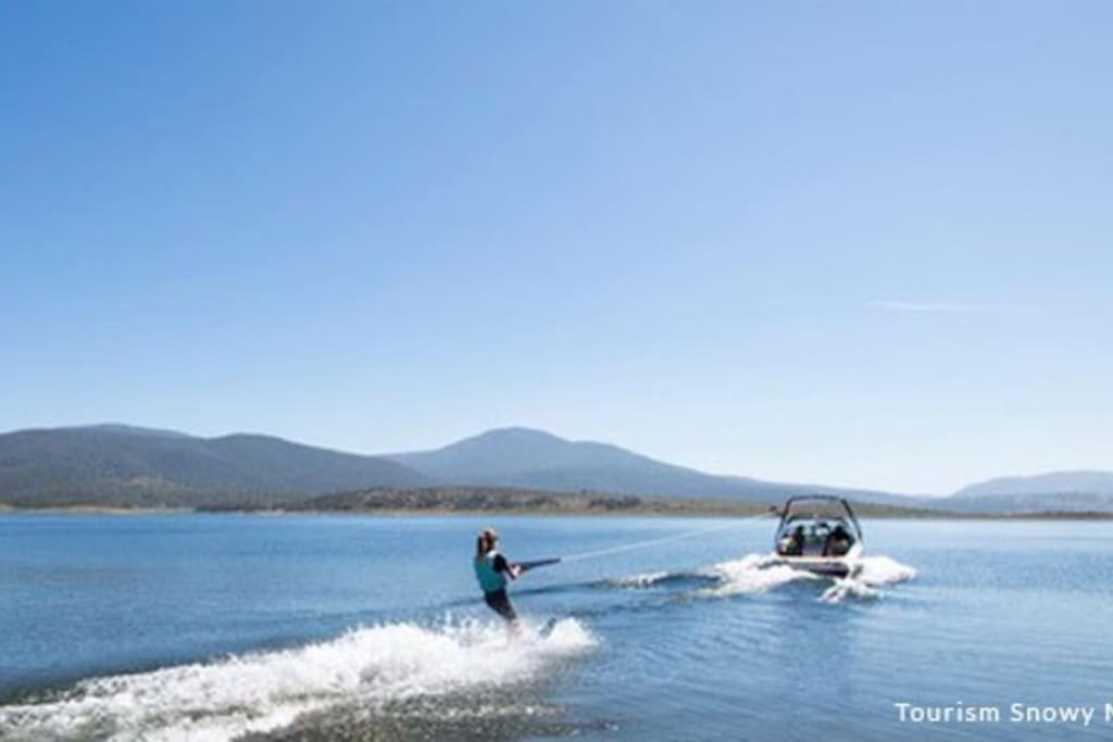 Big Yard Escapes - Two Off-grid Tiny On The Mowamba River Jindabyne