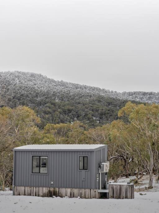 Campsite Big Yard Escapes - Two Off-grid Tiny On The Mowamba River