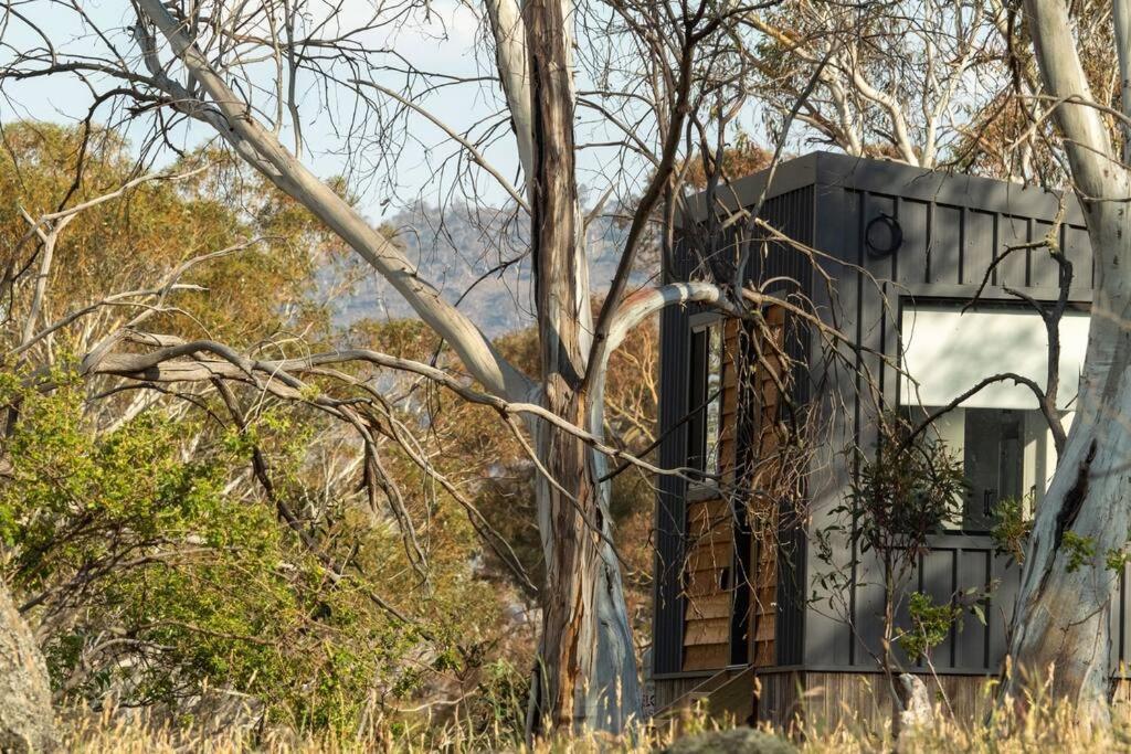 Big Yard Escapes - Two Off-grid Tiny On The Mowamba River Jindabyne