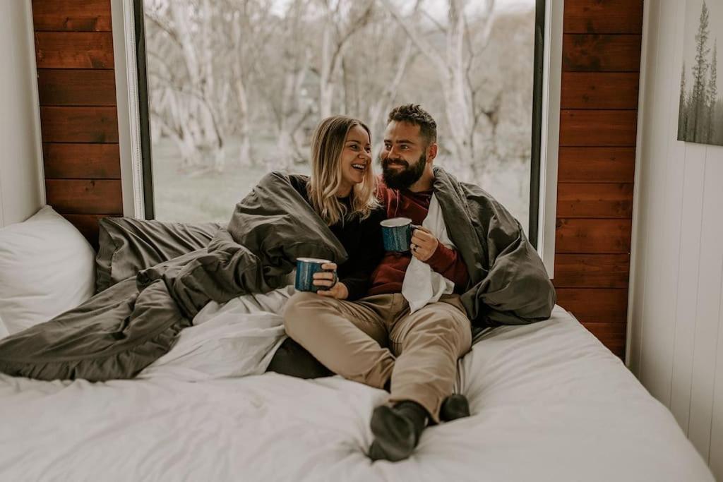 Big Yard Escapes - Two Off-grid Tiny On The Mowamba River Jindabyne