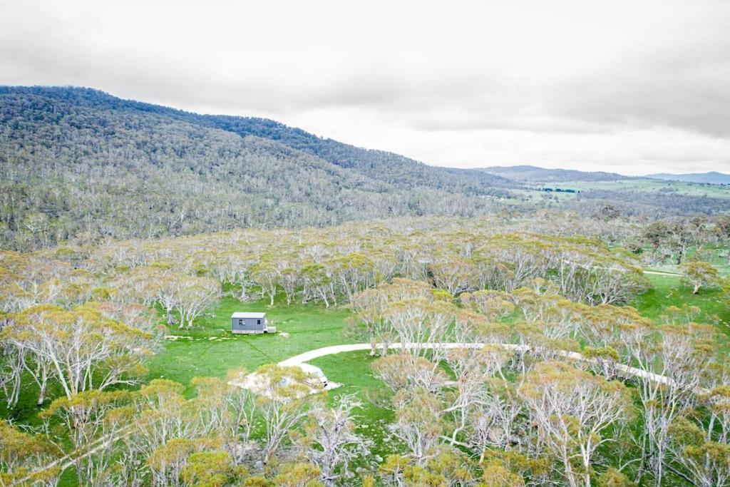Big Yard Escapes - Two Off-grid Tiny On The Mowamba River Jindabyne
