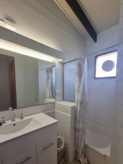 Apartment The Hideout - Views & Balcony W Bbq I Location I Wi-fi I Smart Tv *