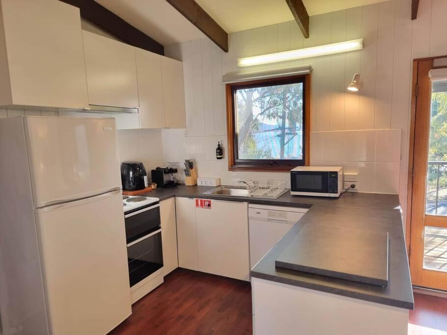Apartment The Hideout - Views & Balcony W Bbq I Location I Wi-fi I Smart Tv