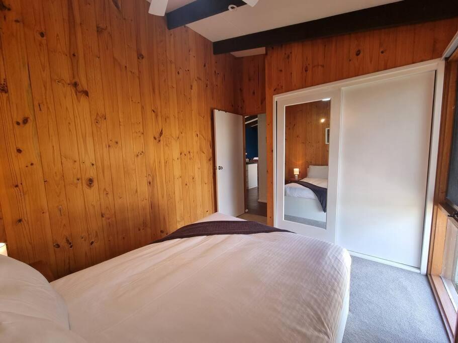 The Hideout - Views & Balcony W Bbq I Location I Wi-fi I Smart Tv Apartment