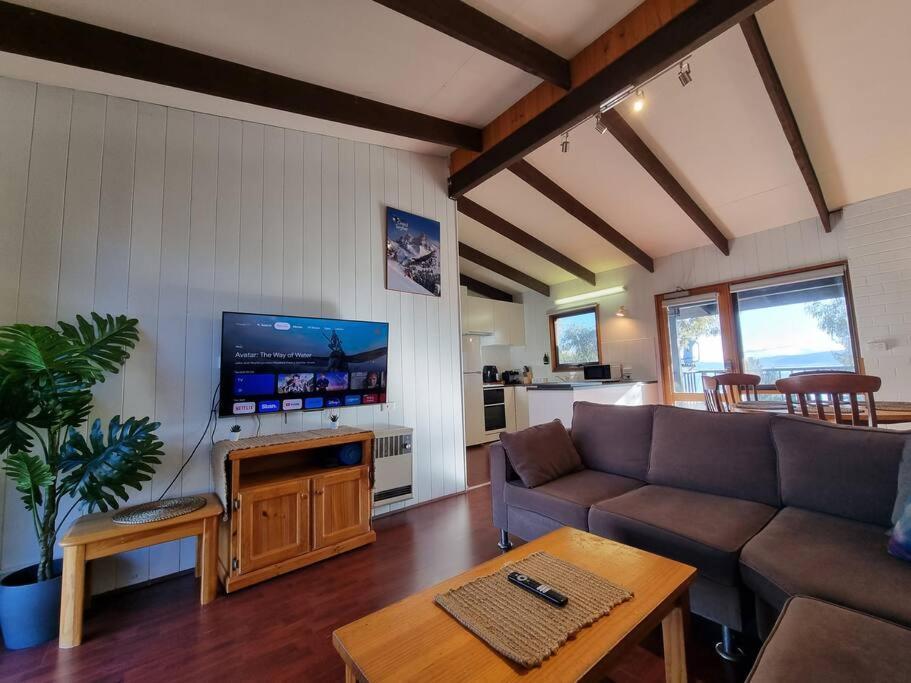 Apartment The Hideout - Views & Balcony W Bbq I Location I Wi-fi I Smart Tv