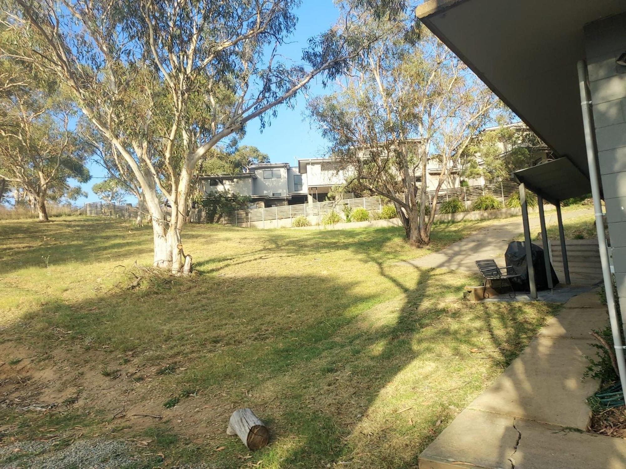 Huge Home, 9 Bed, 6 Bath, Sleeps 22, Location, Walk To Shops * Jindabyne