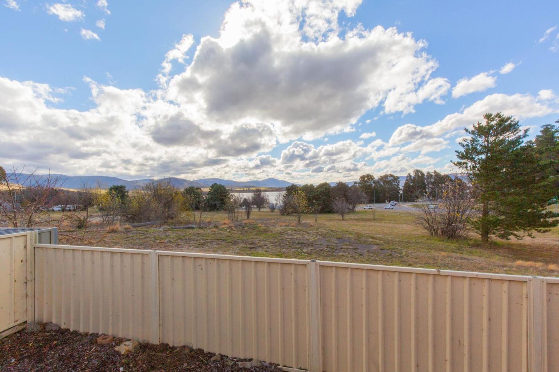 Snowdome 4 3 Poly Cow Lane * Jindabyne