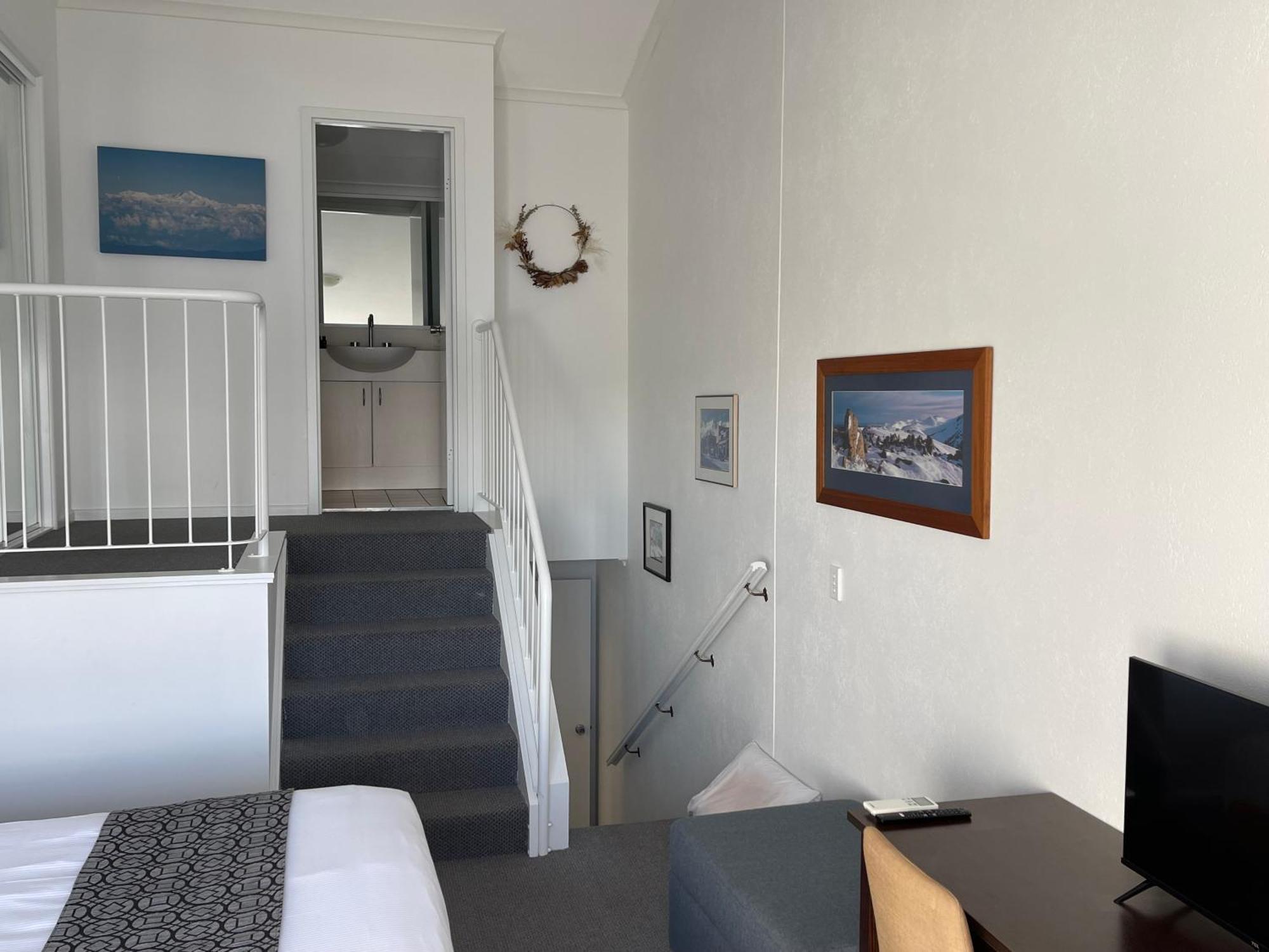 Horizons 424 Waterfront 2 Bedroom Apartment
