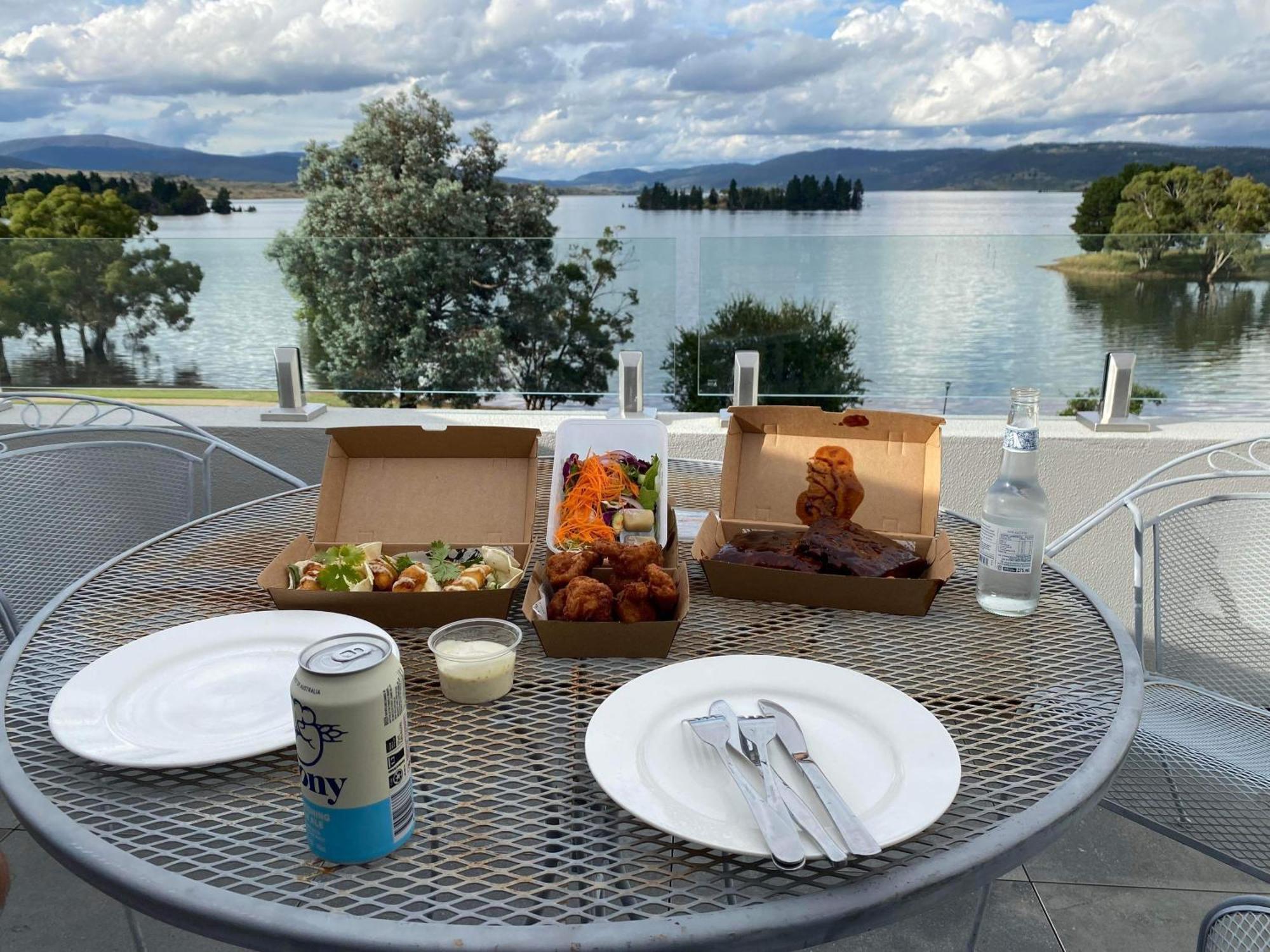 Horizons 424 Waterfront 2 Bedroom Jindabyne