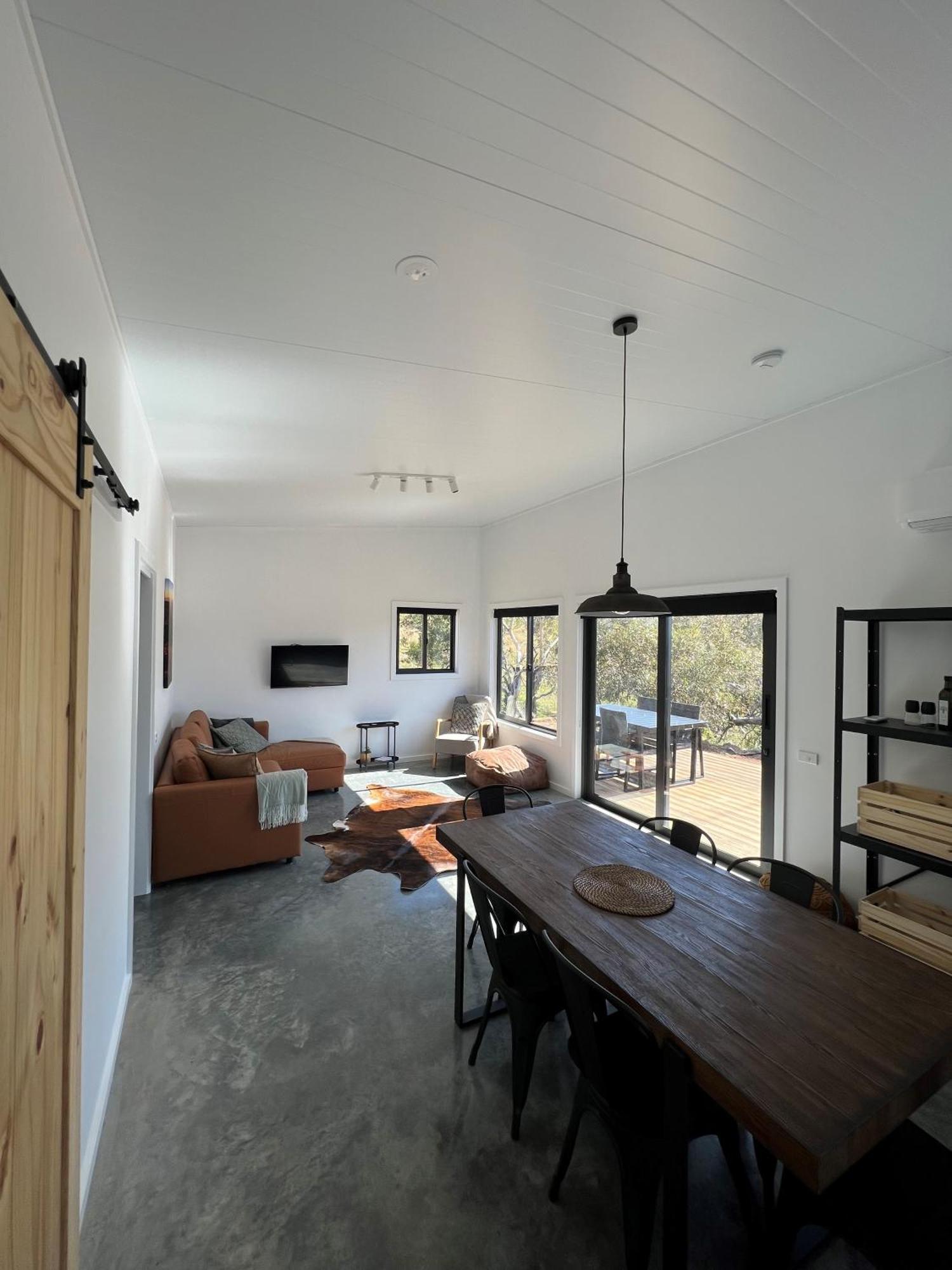 #2 New Modern Cabin With Amazing Views Over Lake