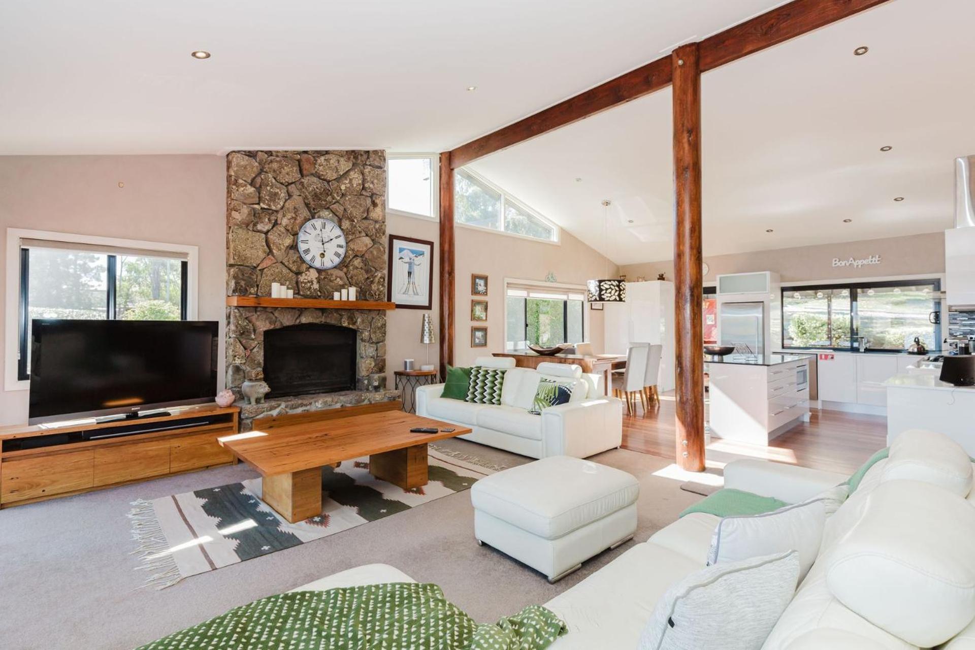 10 Kanangra Crescent - Entire *