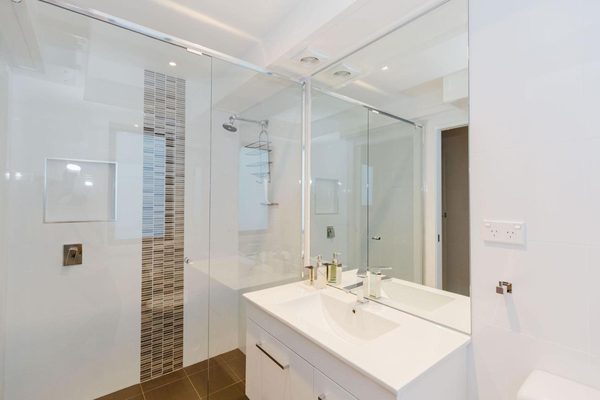 10 Kanangra Crescent - Entire Holiday home *