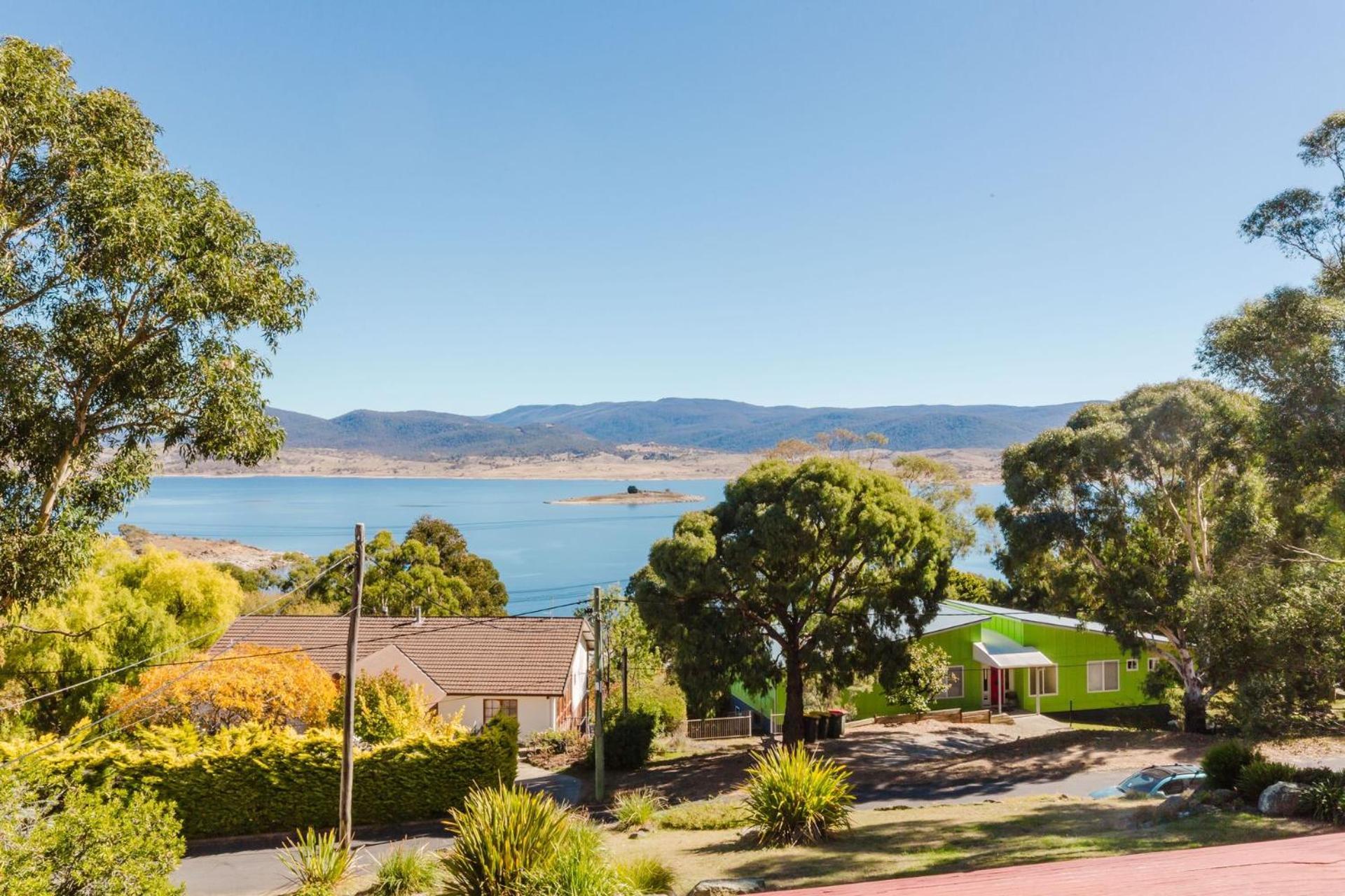 10 Kanangra Crescent - Entire Holiday home *