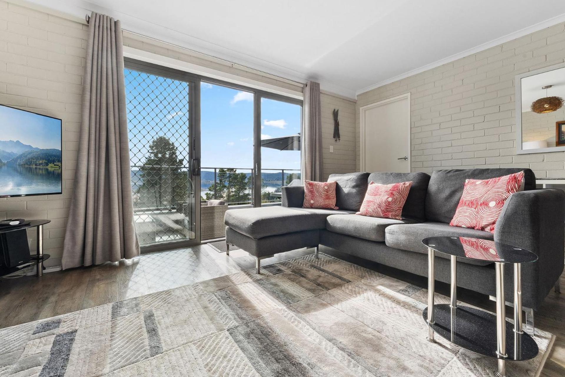 Holiday home Summit 11 - Modern 3br L Stunning Views L Wifi L Bbq L Air-con Jindabyne