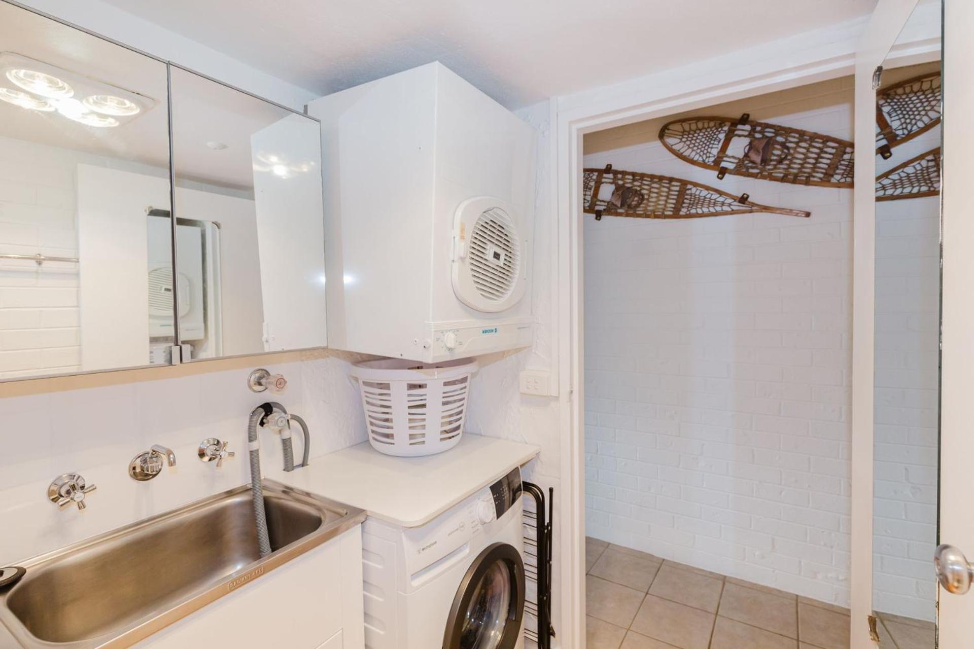 Park 10 1 Snow River Ave * Jindabyne