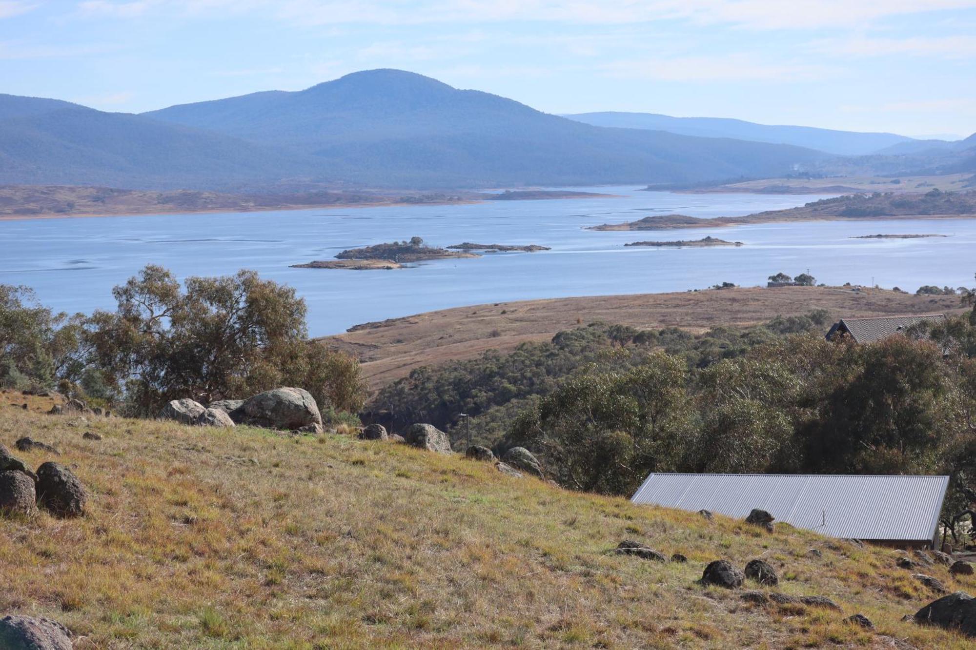 Holiday home #2 New Modern Cabin With Amazing Views Over Lake *