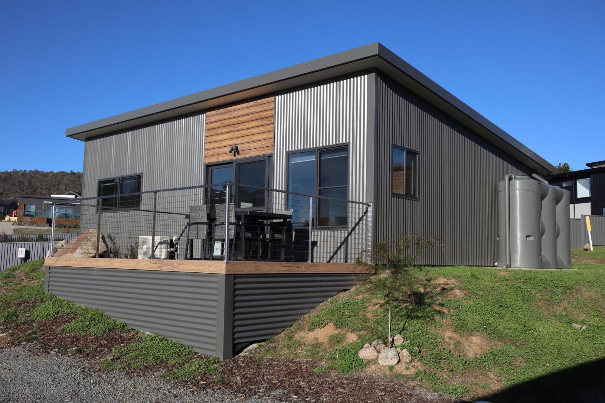 #2 New Modern Cabin With Amazing Views Over Lake Jindabyne
