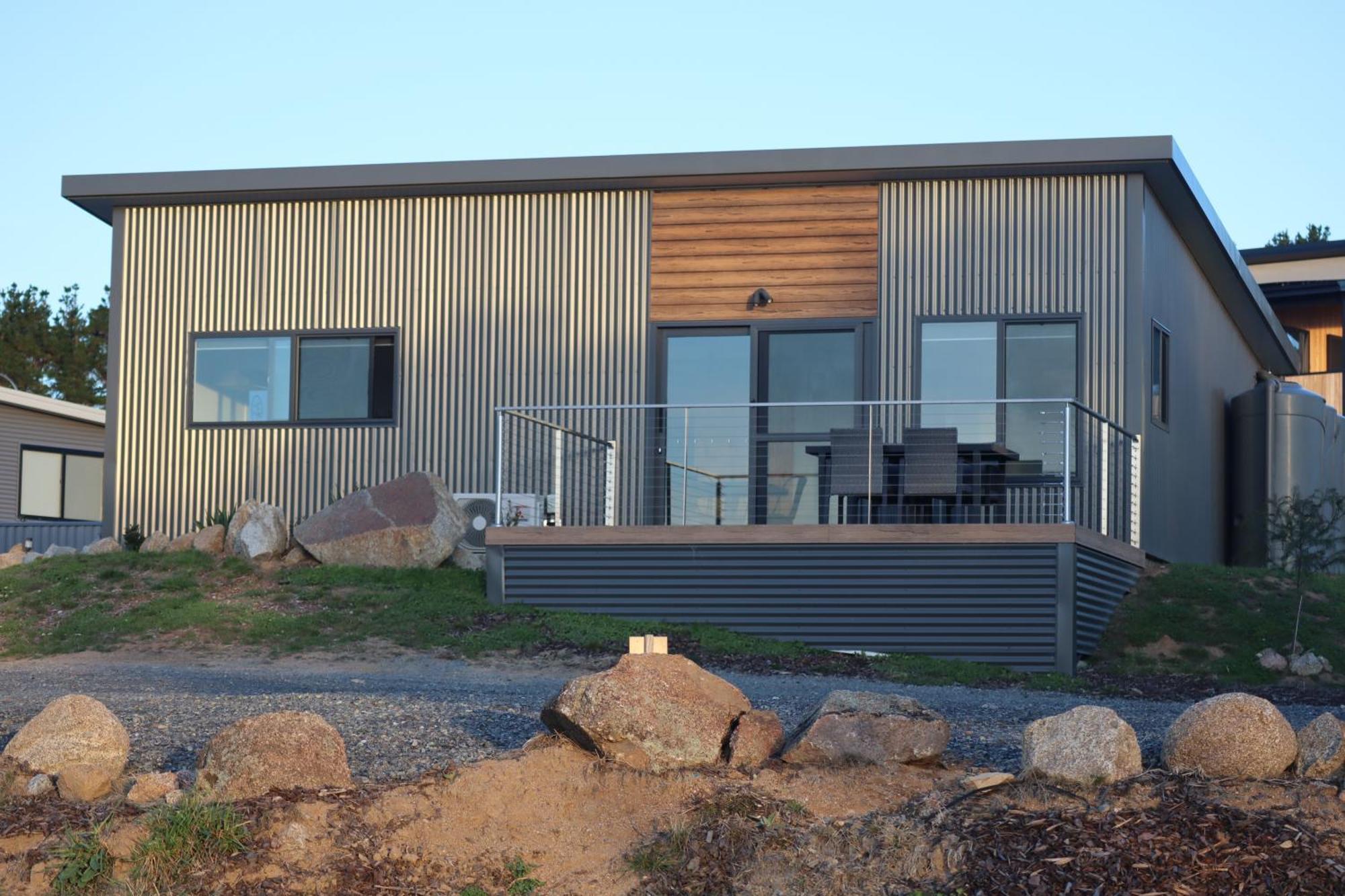 #2 New Modern Cabin With Amazing Views Over Lake Holiday home