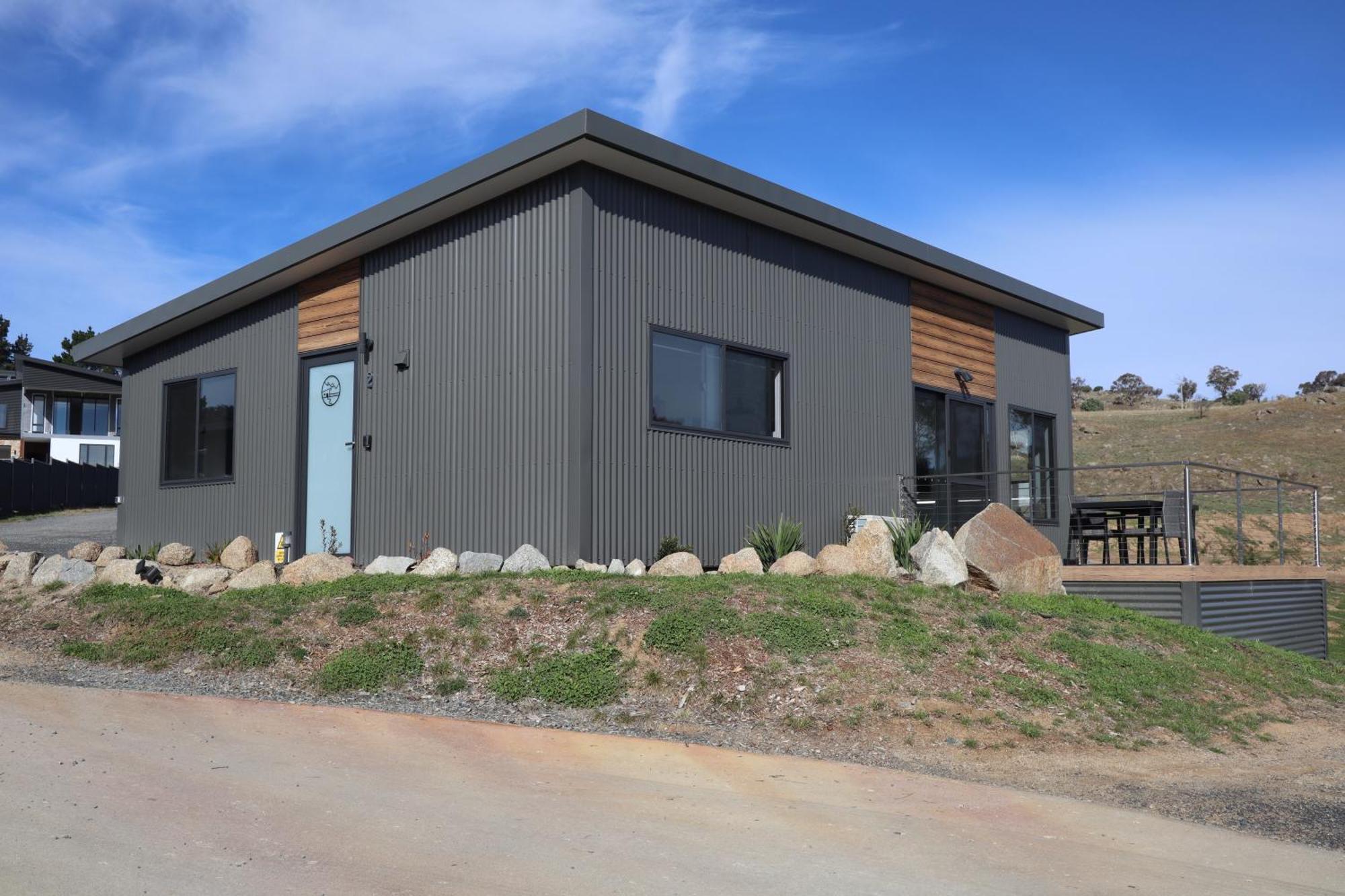#2 New Modern Cabin With Amazing Views Over Lake Jindabyne