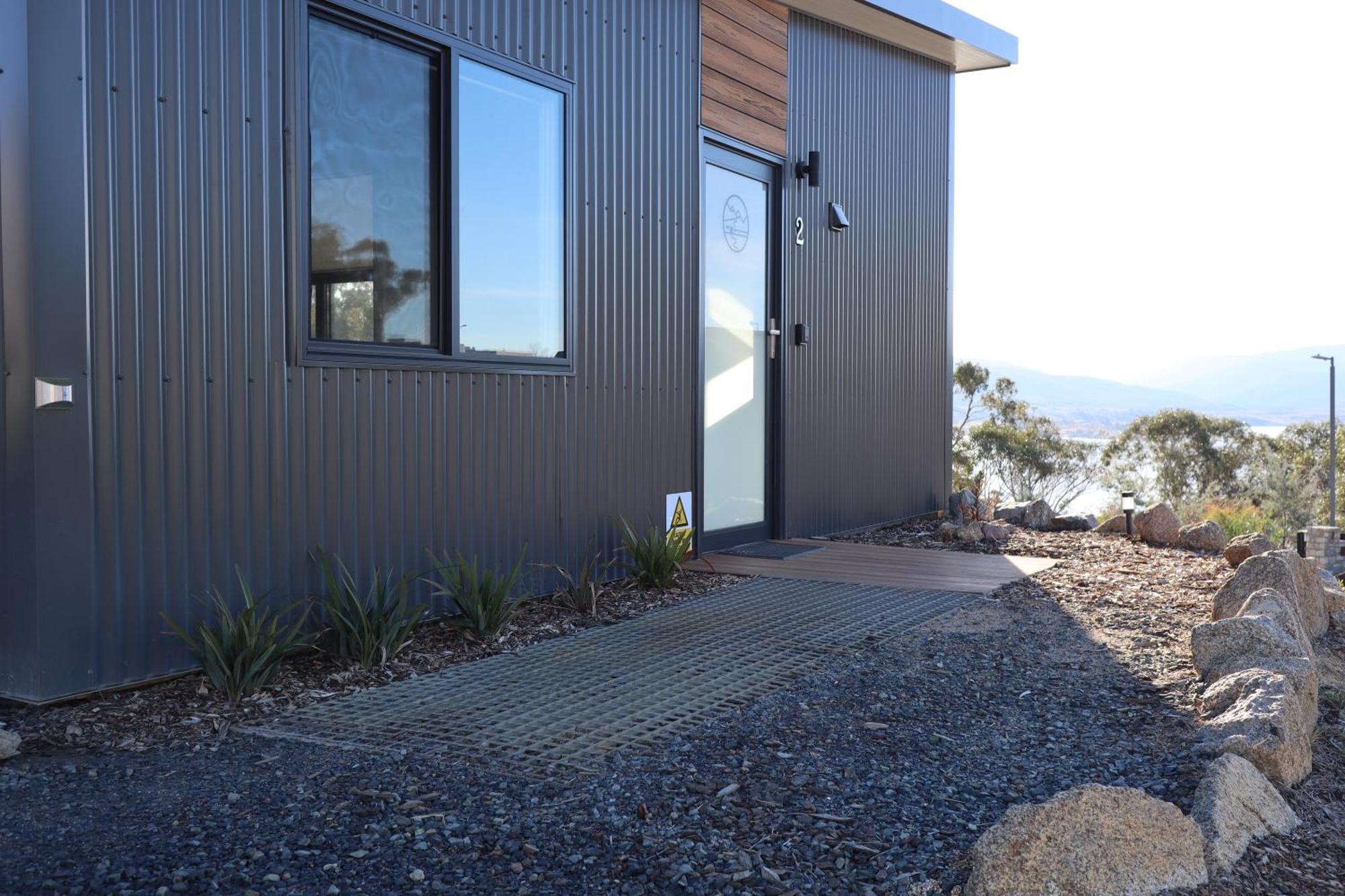 Holiday home #2 New Modern Cabin With Amazing Views Over Lake Jindabyne