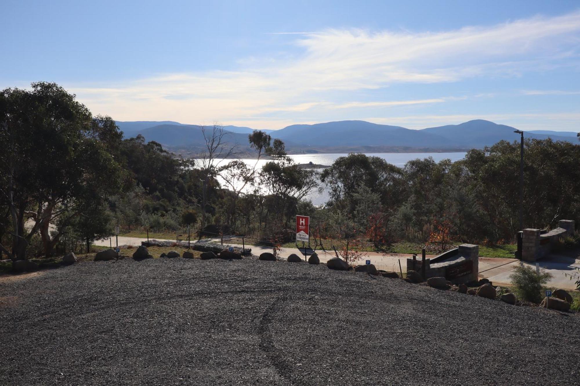 Holiday home #2 New Modern Cabin With Amazing Views Over Lake