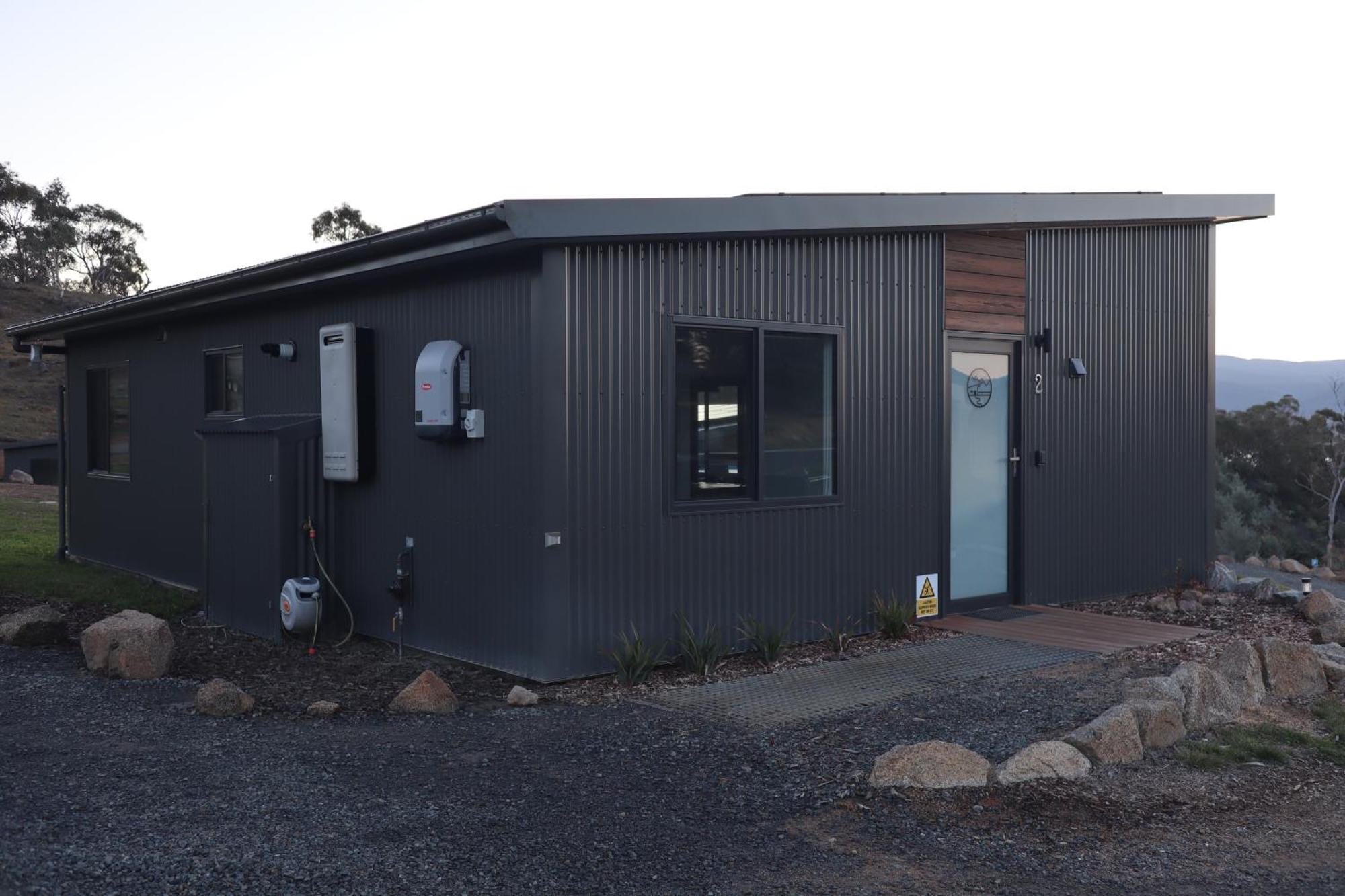 #2 New Modern Cabin With Amazing Views Over Lake * Jindabyne