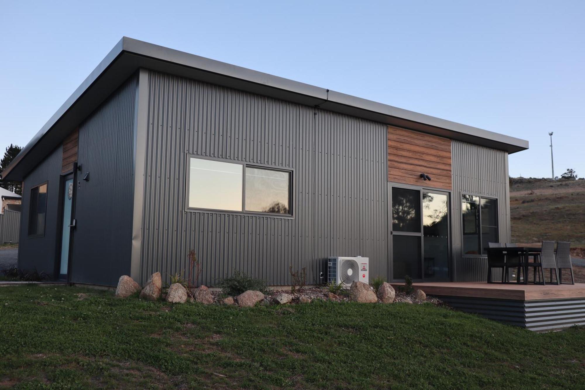 Holiday home #2 New Modern Cabin With Amazing Views Over Lake Jindabyne