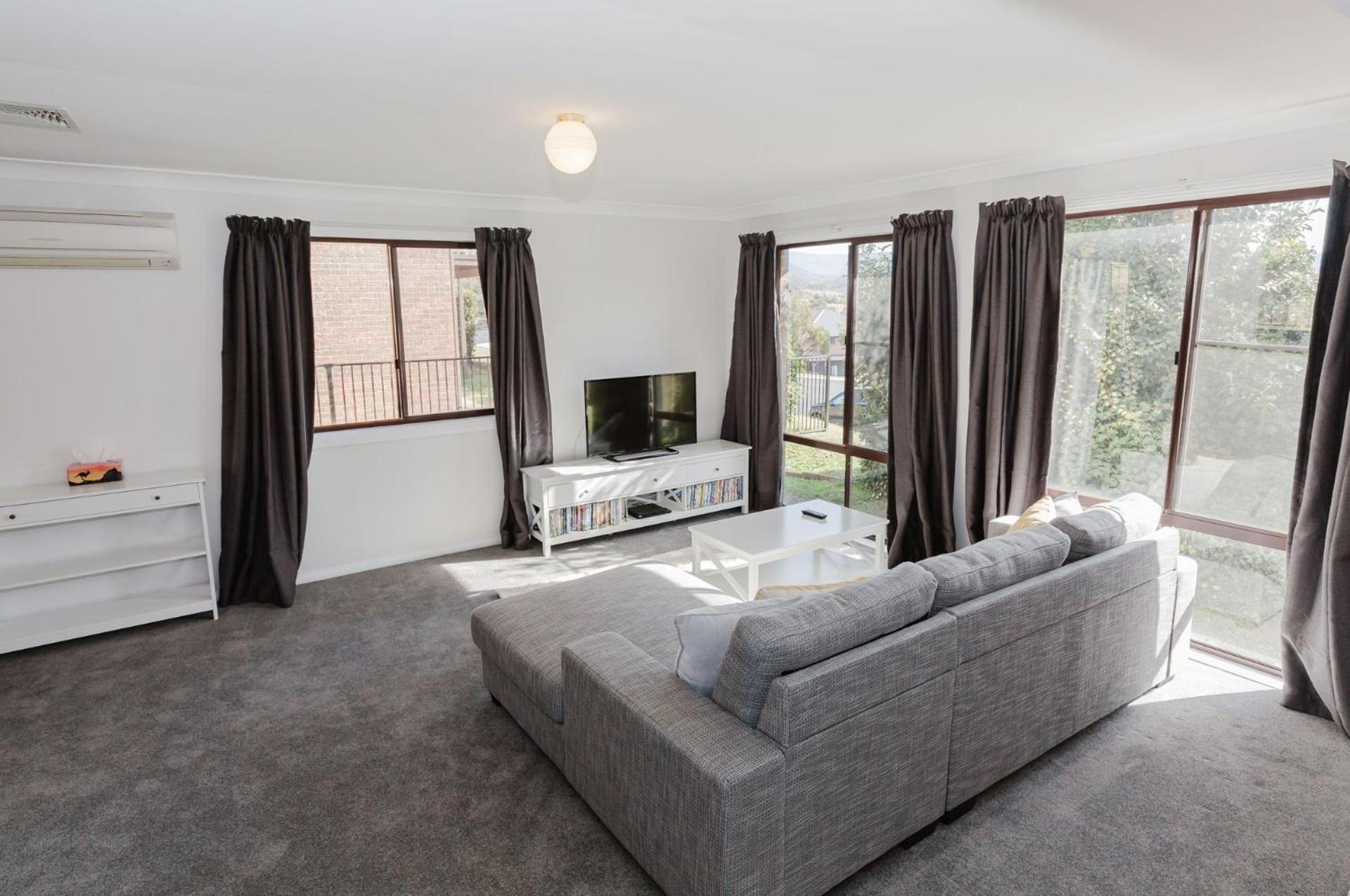 Petersdorf 4 129 Gippsland Street * Jindabyne