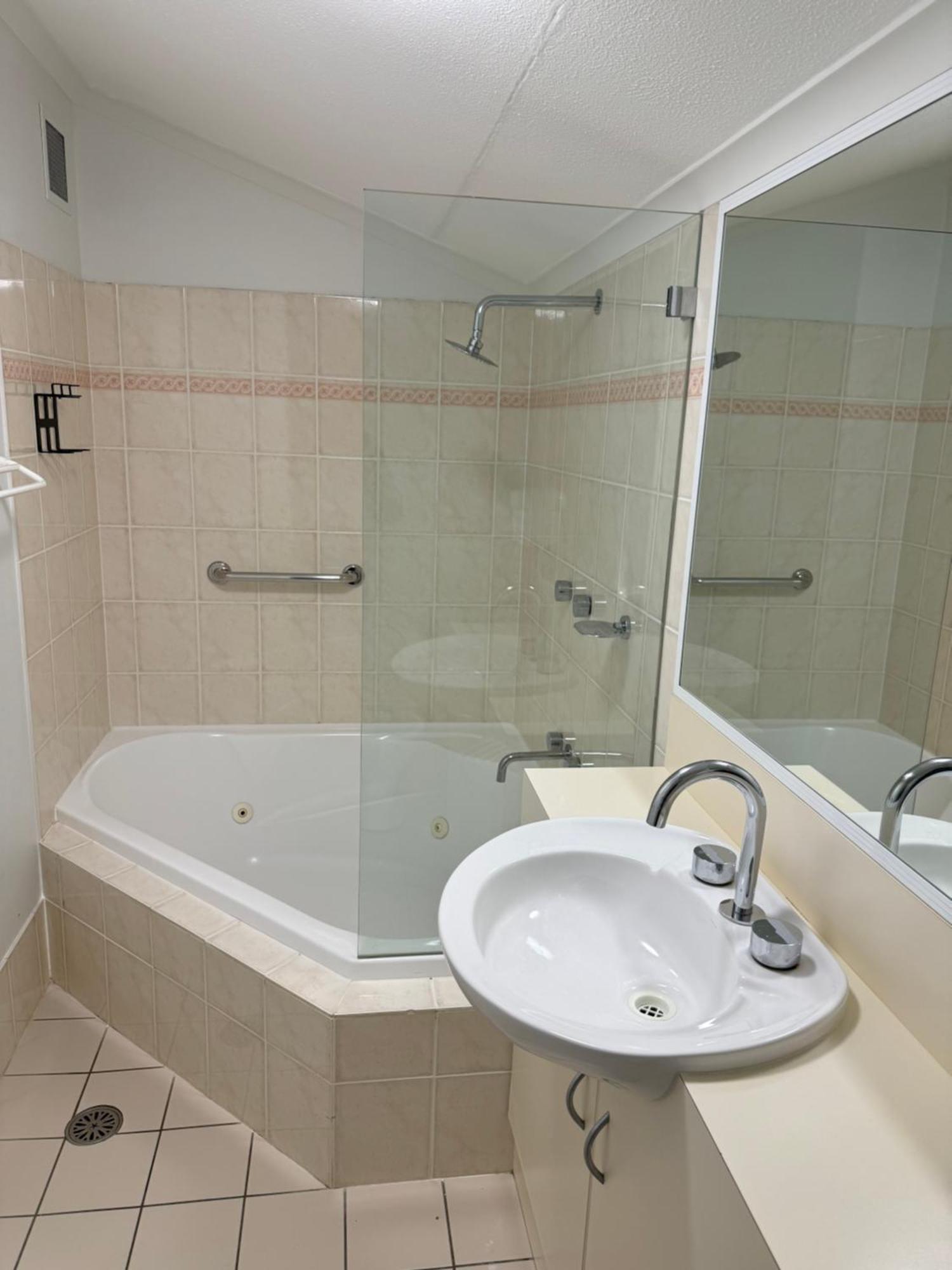 Horizons 424 Waterfront 2 Bedroom Apartment