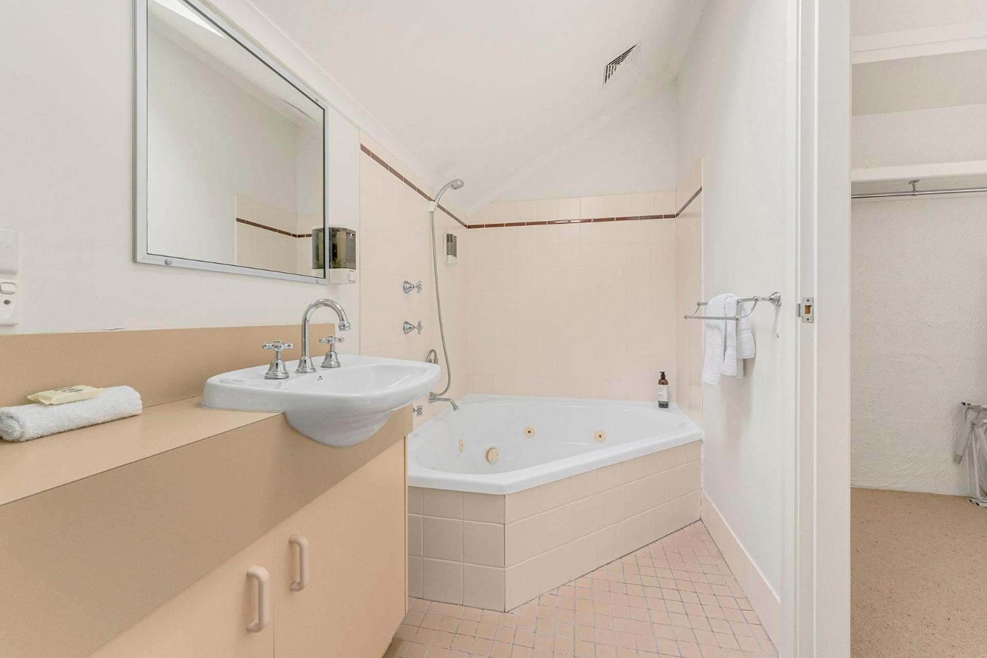 Parkwood 5 - 2br Split Level L Bath L Bbq L Location L Wifi Apartment