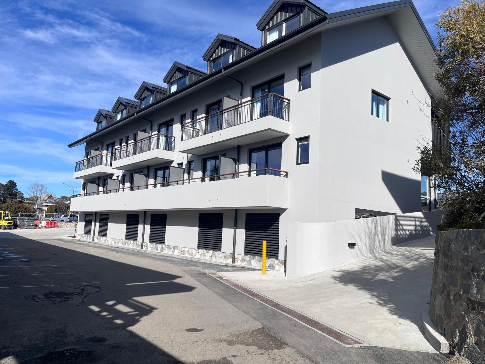 Lake Jindabyne Hotel 3*