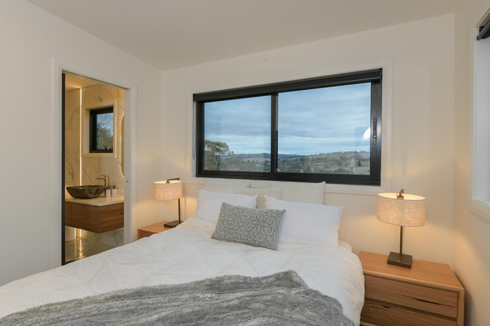 Snowbell - Mountain View, 4br Modern Detached * Jindabyne