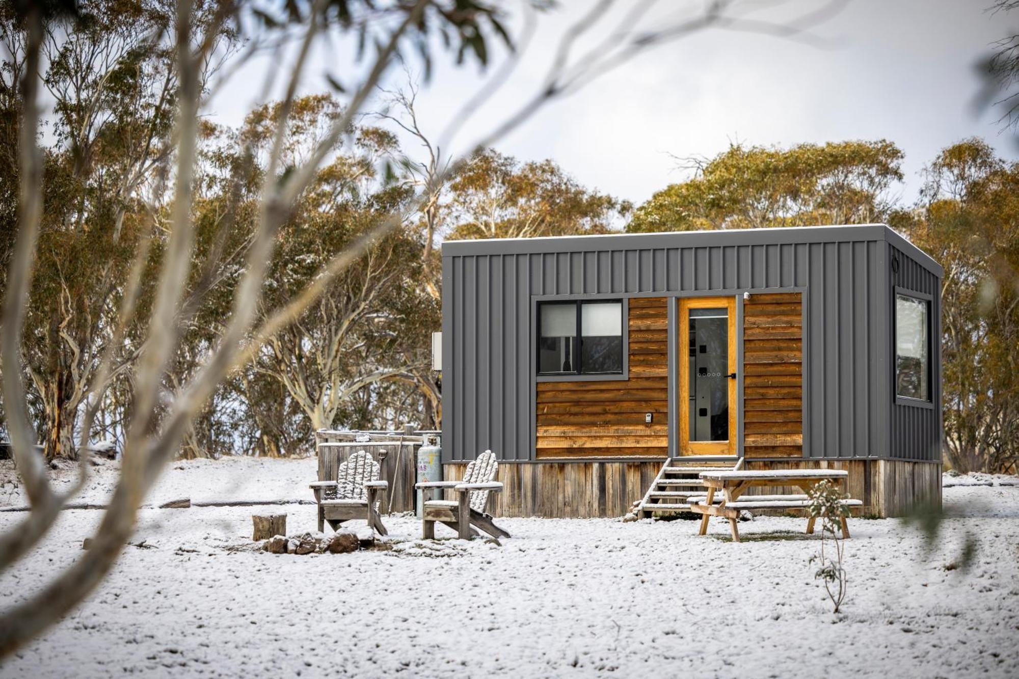 Big Yard Escapes - Two Off-grid Tiny On The Mowamba River Campsite Jindabyne
