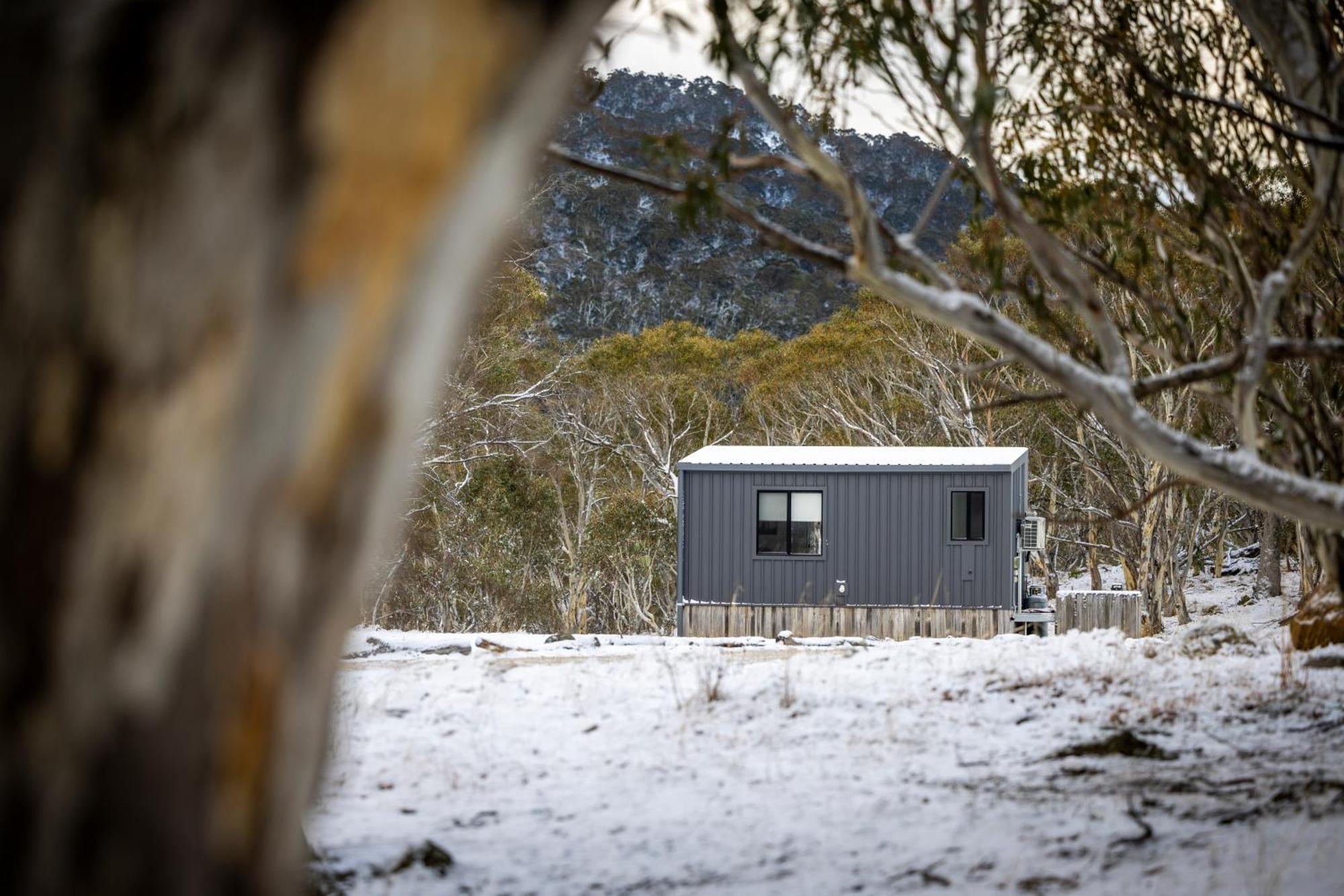 Big Yard Escapes - Two Off-grid Tiny On The Mowamba River Campsite Jindabyne