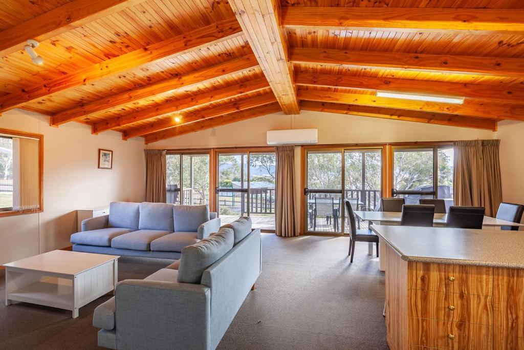 Villa Alpine Activity Centre *