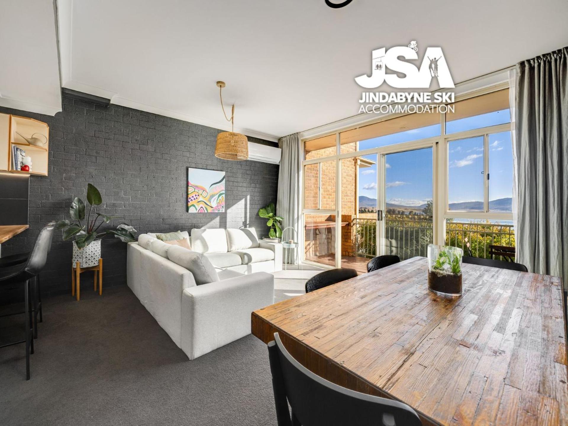 Apartment Twin Seasons 3